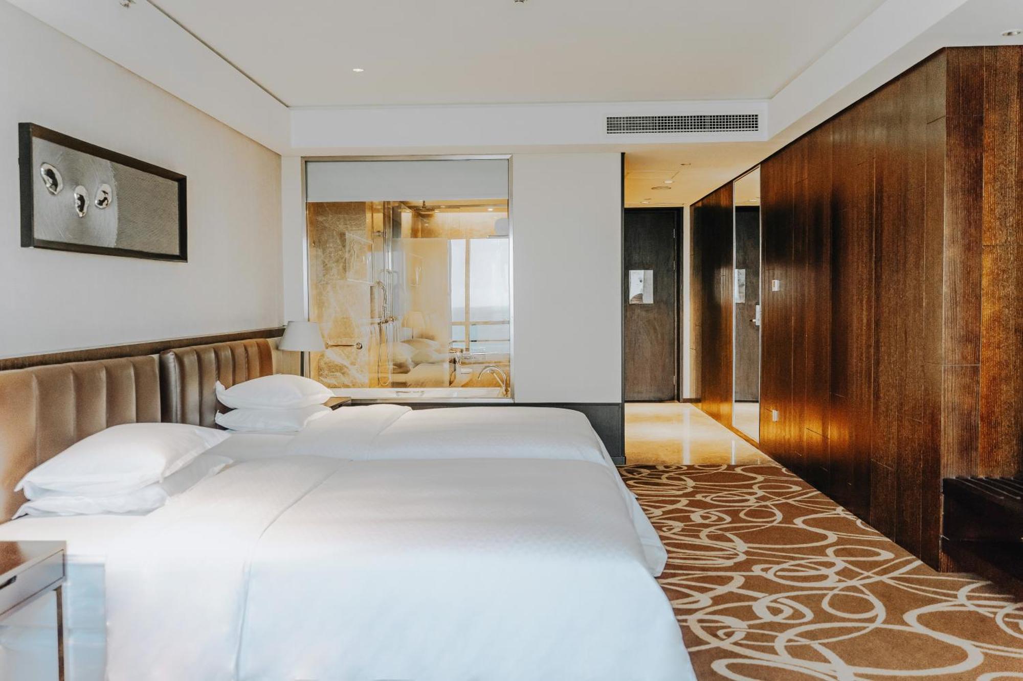 Four Points By Sheraton Qingdao, West Coast Exterior photo