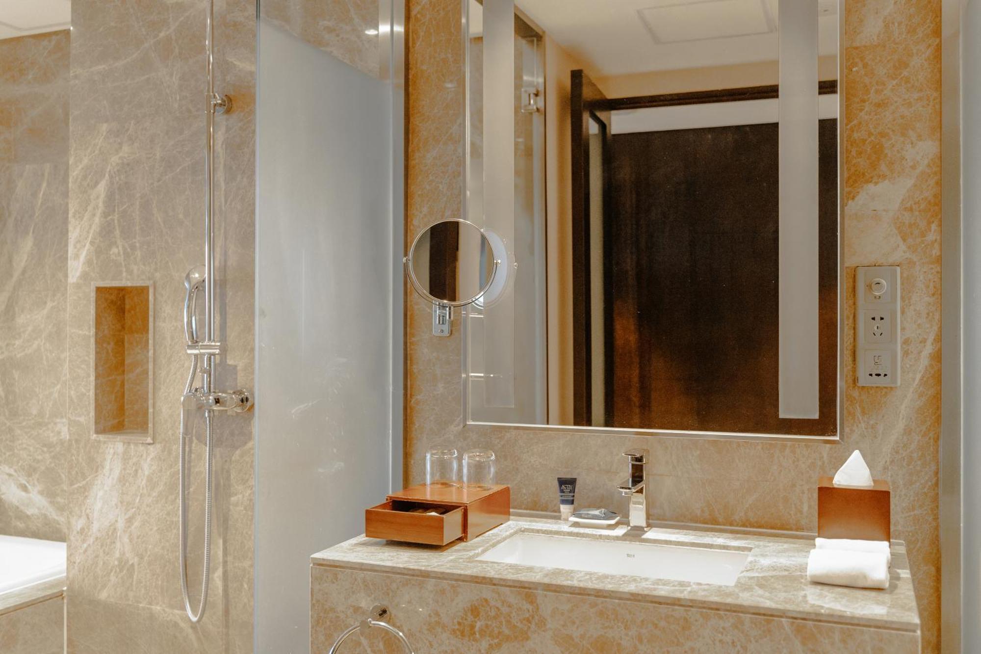 Four Points By Sheraton Qingdao, West Coast Exterior photo