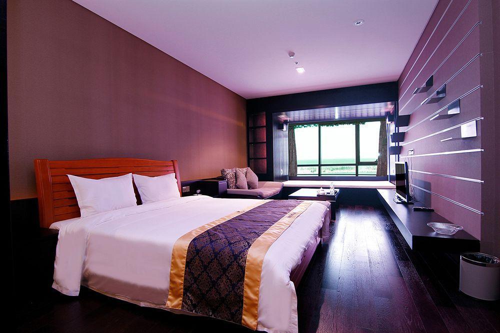 Four Points By Sheraton Qingdao, West Coast Exterior photo